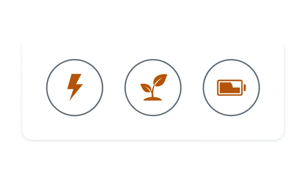 Tre runde merker med lyn, spire og batteri viser energibruk, landbruk og materialer der KI kan bidra til bærekraft